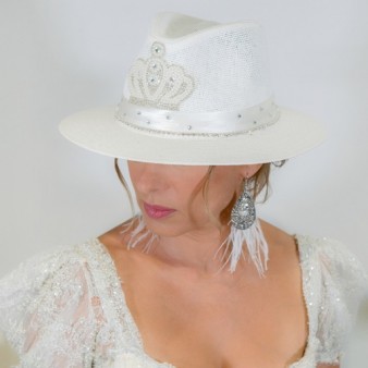Νυφικό καπέλο με στέμμα από πέρλες και στρας 